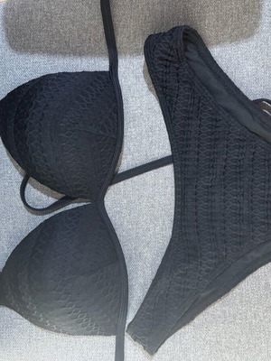 Black bikini set new, sizes S-M flattering fit