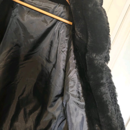 Synthetic fur coat used L/XL black