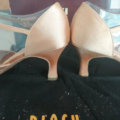 Bloch Latin dance shoes unused size 39.5 pink satin and leather