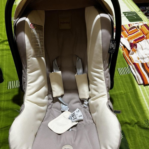 Inglesina Zippy stroller set like new with umbrella, changing bag, footmuff, rain cover