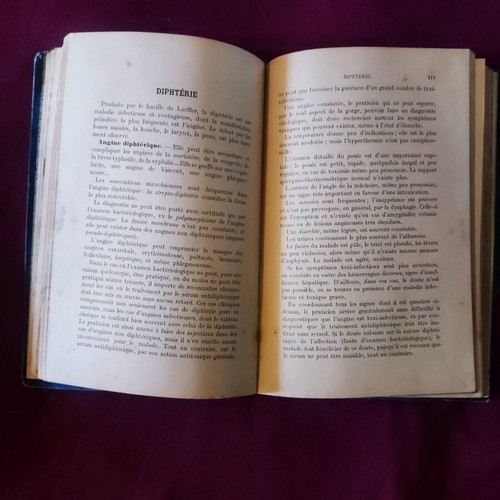 Medical book used, French from 1909