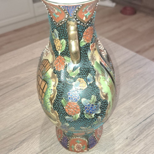 Chinese decorative vase like new, 27cm high, 15cm wide