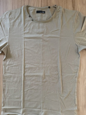 Trez ανδρικό T-shirt μπεζ σαν καινούργιο, minimal σχέδιο, μέγεθος L