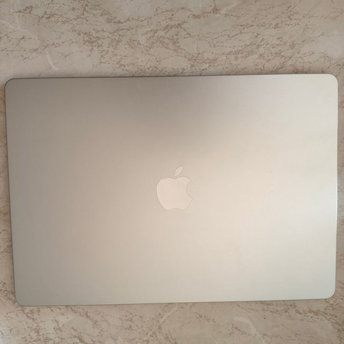 MacBook Air 15.3" M4 with 16GB RAM and 256GB SSD