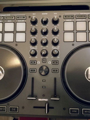 Reloop Beatpad 2 DJ Controller like new with accessories