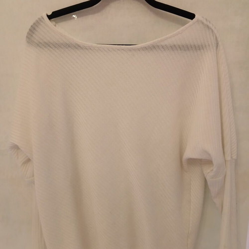 White thin knitted blouse with batwing sleeves size S like new