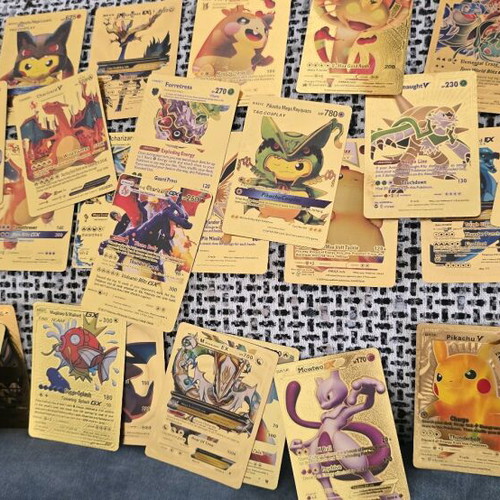 Pokémon cards like new, 50 gold with 12 rare