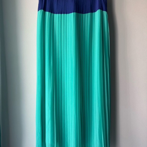 Mango pleated skirt like new, blue and turquoise, size medium