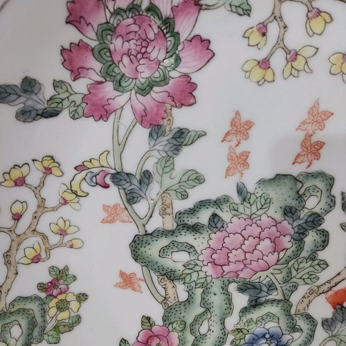 Porcelain painted Chinese plate like new