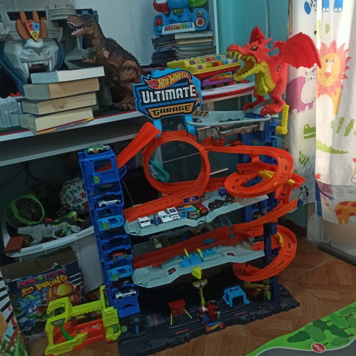 Hot Wheels Ultimate Garage like new