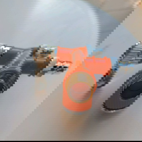 Βρύση κήπου διπλή καινούργια με προστασία στις uv ακτίνες 1/2