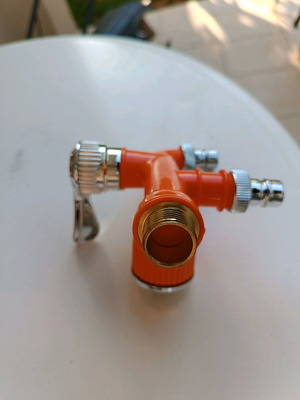 Βρύση κήπου διπλή καινούργια με προστασία στις uv ακτίνες 1/2