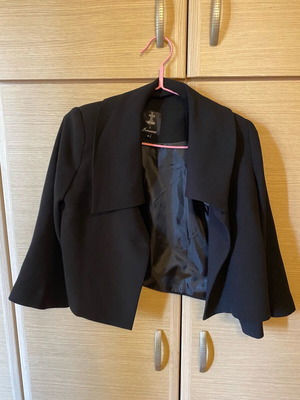 Short jacket like new, black, size M