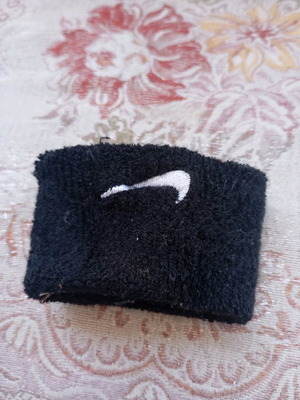 Nike wrist fitness accessory like new