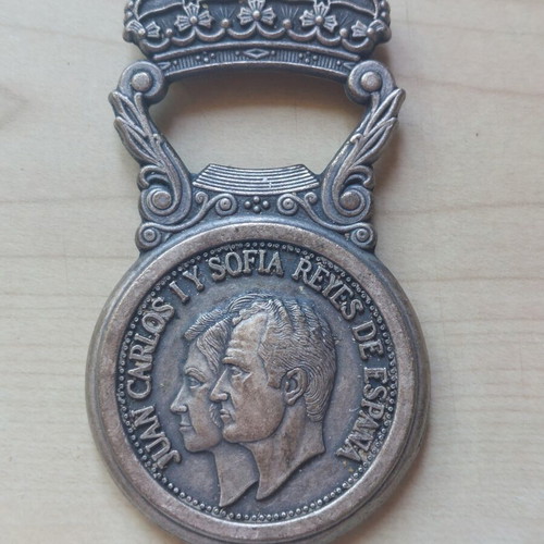 Vintage Juan Carlos & Sofia collectible metal bottle opener 1982 Spain