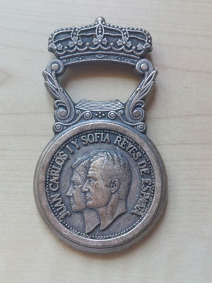 Vintage Juan Carlos & Sofia collectible metal bottle opener 1982 Spain