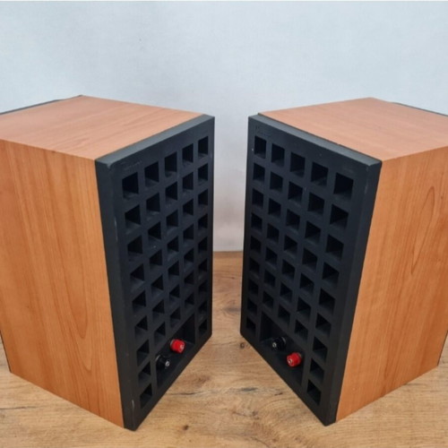 B&W DM 302 speakers like new, 100 watt, 8 ohm, 91db