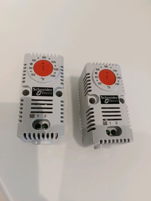 Schneider NSYCCOTHCF red rail thermostat, 2 pieces new
