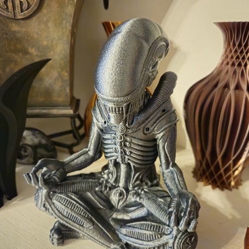 Meditating Xenomorph figure like new