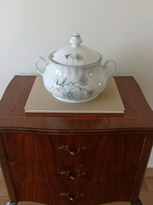 Bavarian Wunsiedel soup tureen like new, German porcelain