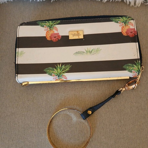 Verde women's wallet like new with tropical design