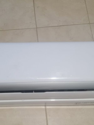 Air Conditioner used with handmade base and remote control