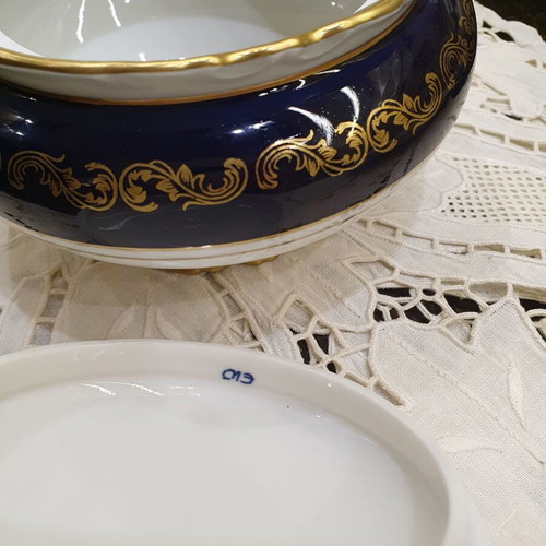 Porcelain bonbonniere like new