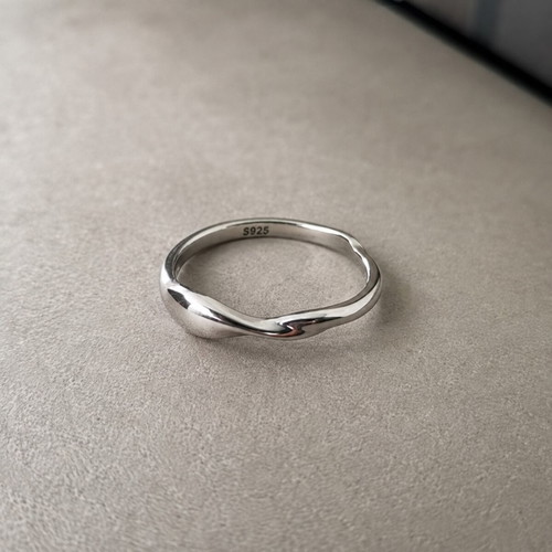 Silver ring S925 with minimal wave design
