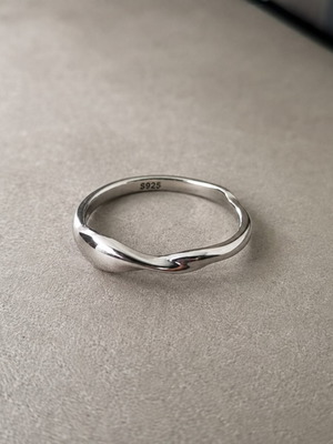 Silver ring S925 with minimal wave design