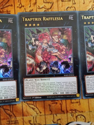 Traptrix Rafflesia употребяван Ultra Rare комплект, Yugioh