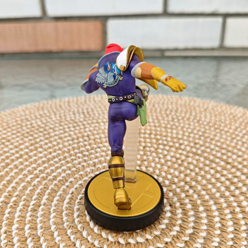 Nintendo Amiibo Captain Falcon figure Super Smash Bros