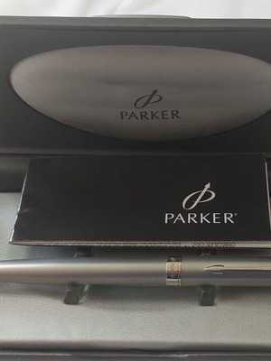 Στυλό Parker Sonnet σαν καινούργιο, μεταλλικό με θήκη