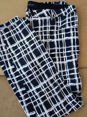 Claudia Strater pants size 42 like new, black and white