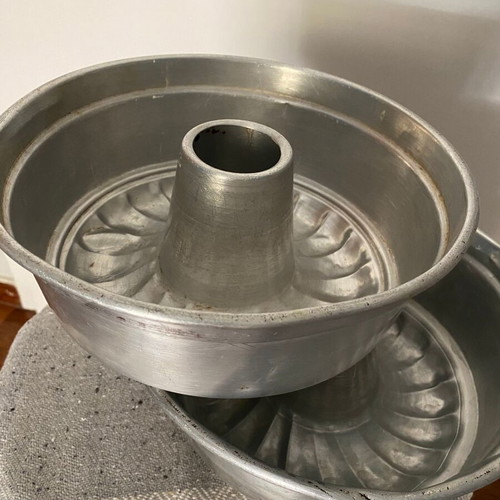Cake pans used, set of 2 with diameters 24 and 25 cm