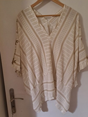 Women's caftan blouse like new, one size