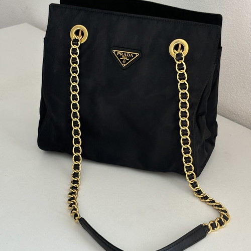 Vintage Prada shoulder bag in excellent condition, black