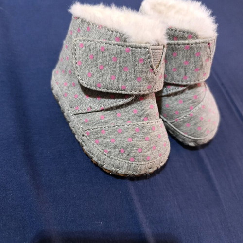 Toms baby shoes No 17.5 new