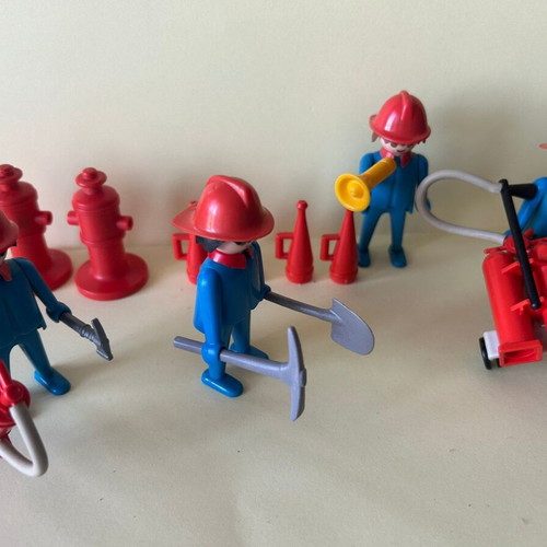 Playmobil vintage 80s firemen figures