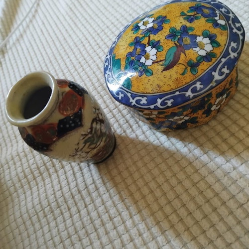 Porcelain decorations in excellent condition