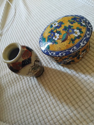 Porcelain decorations in excellent condition