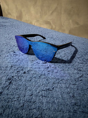 Sunglasses like new without case
