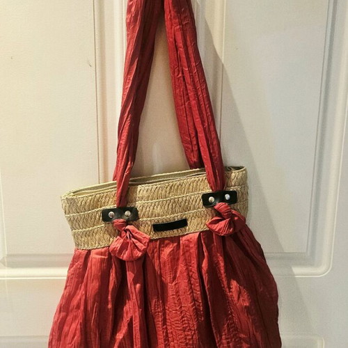 Boho shoulder bag like new, red and beige straw and fabric