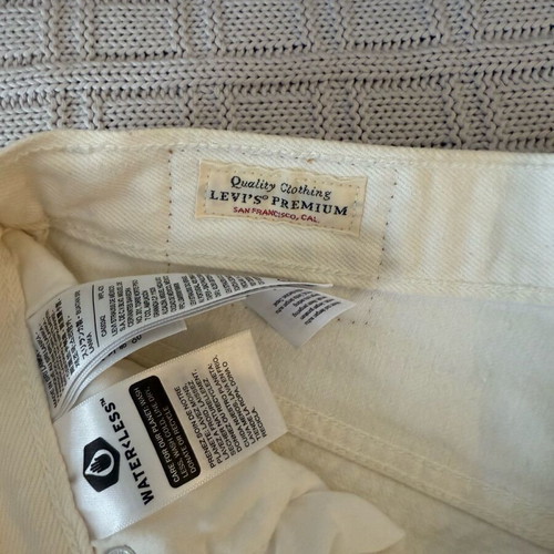 Levi’s white denim shorts new size W 26