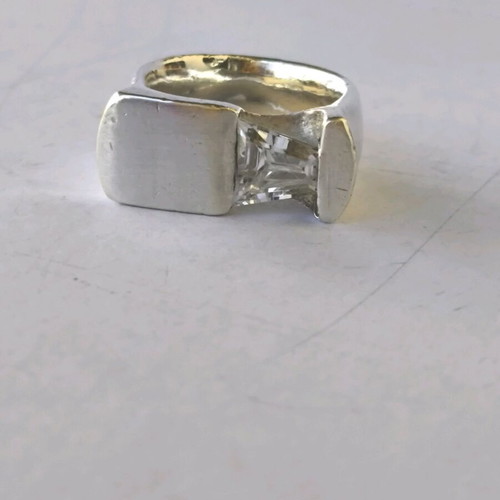 Ασημένιο μασιφένιο δαχτυλίδι 925 με διάφανο quartz μεταχειρισμένο