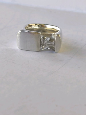 Ασημένιο μασιφένιο δαχτυλίδι 925 με διάφανο quartz μεταχειρισμένο