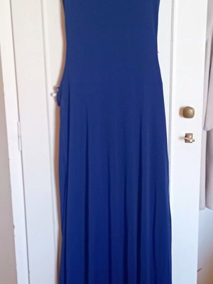 BSB maxi dress with open back, dark blue, like new, size small