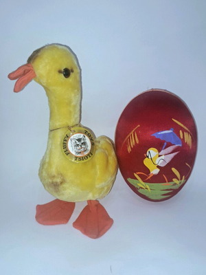 Vintage Easter set like new with large egg and Tsioti Toys duck