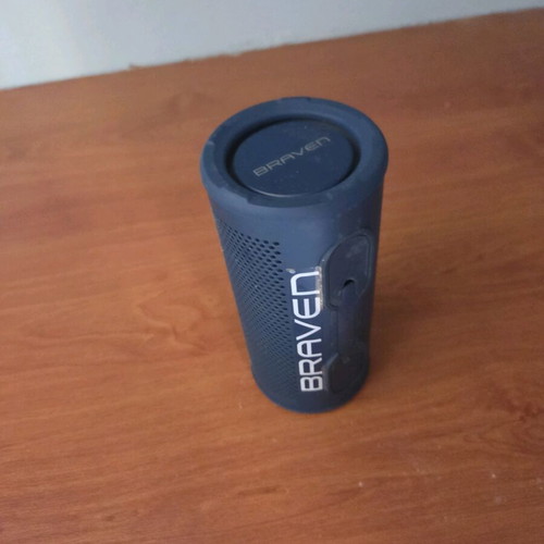 Brave portable speaker 30 watt like new