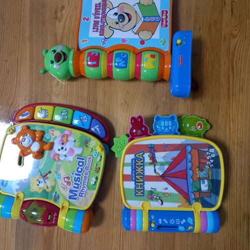 Children's play tent like new with musical and educational books