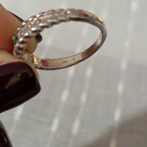 Silver 925 ring with green stone like new